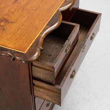 Chest of drawers, late Baroque, England, 18th century.