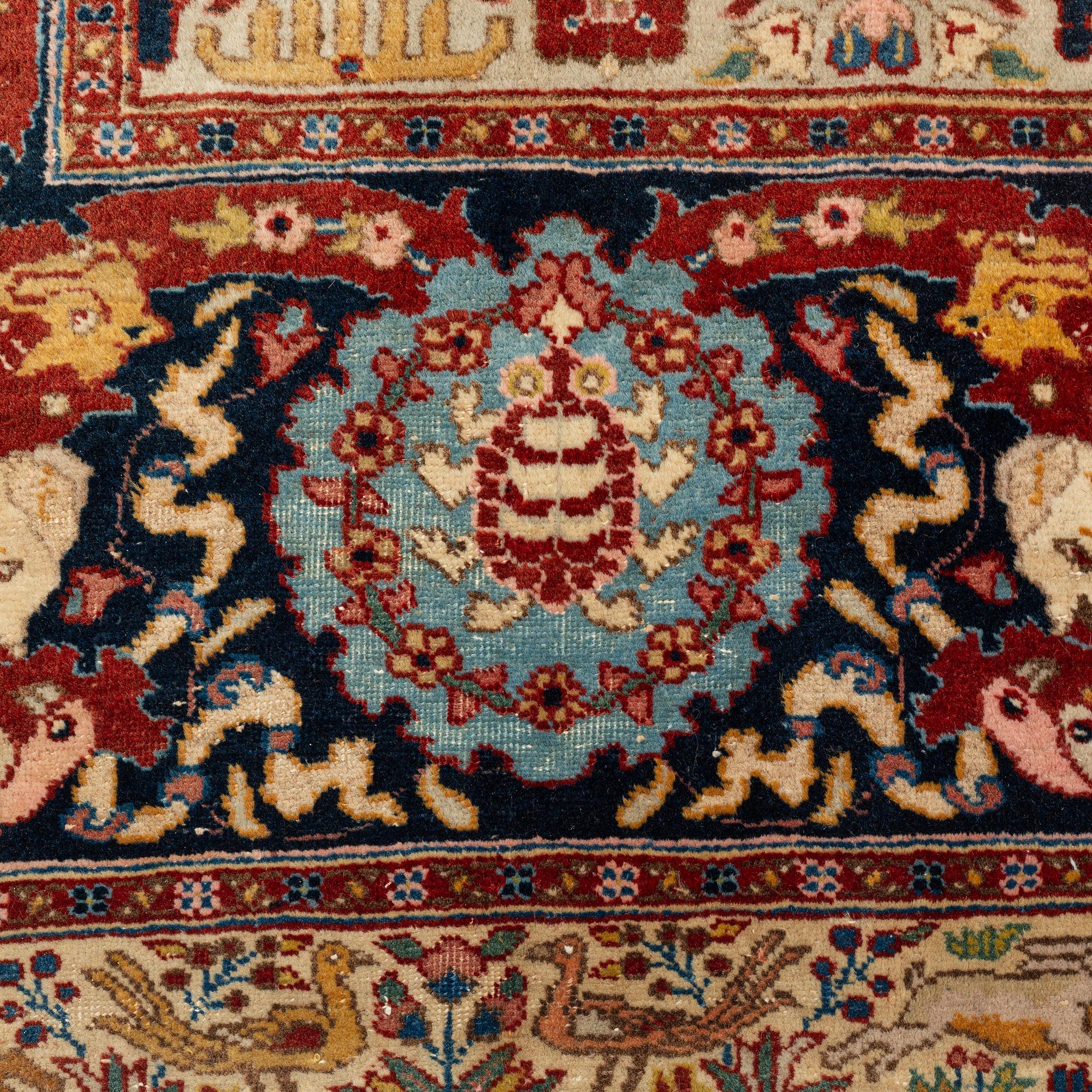 An antique Tabriz carpet, ca 354,5 x 276 cm.