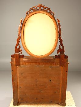 SPEGELBYRÅ, nyrenässans, 1800-tal.