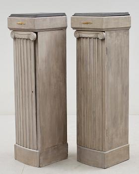 KOLONNSKÅP, ett par, 1900-tal.