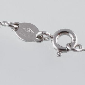 HÄNGE, 18K vitguld med briljantslipade diamanter ca 0.36 ct samt ovalslipad kyanit ca 1.66 ct. Vikt 2,7 gram.