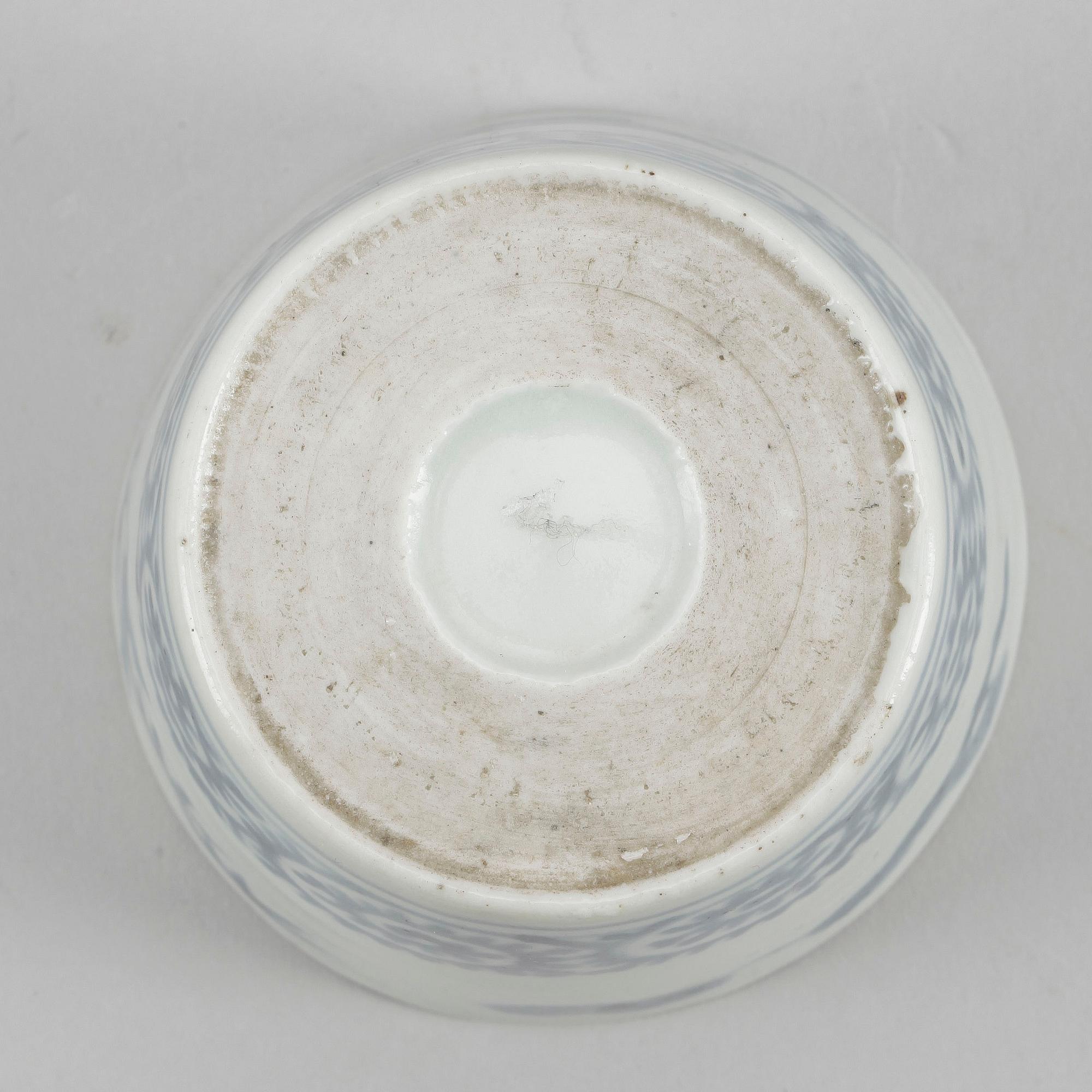 YTTERFODER, 2+1 samt SALTKAR, porslin, Kina, Qing dynastin, bland annat Qianlong (1735-96).