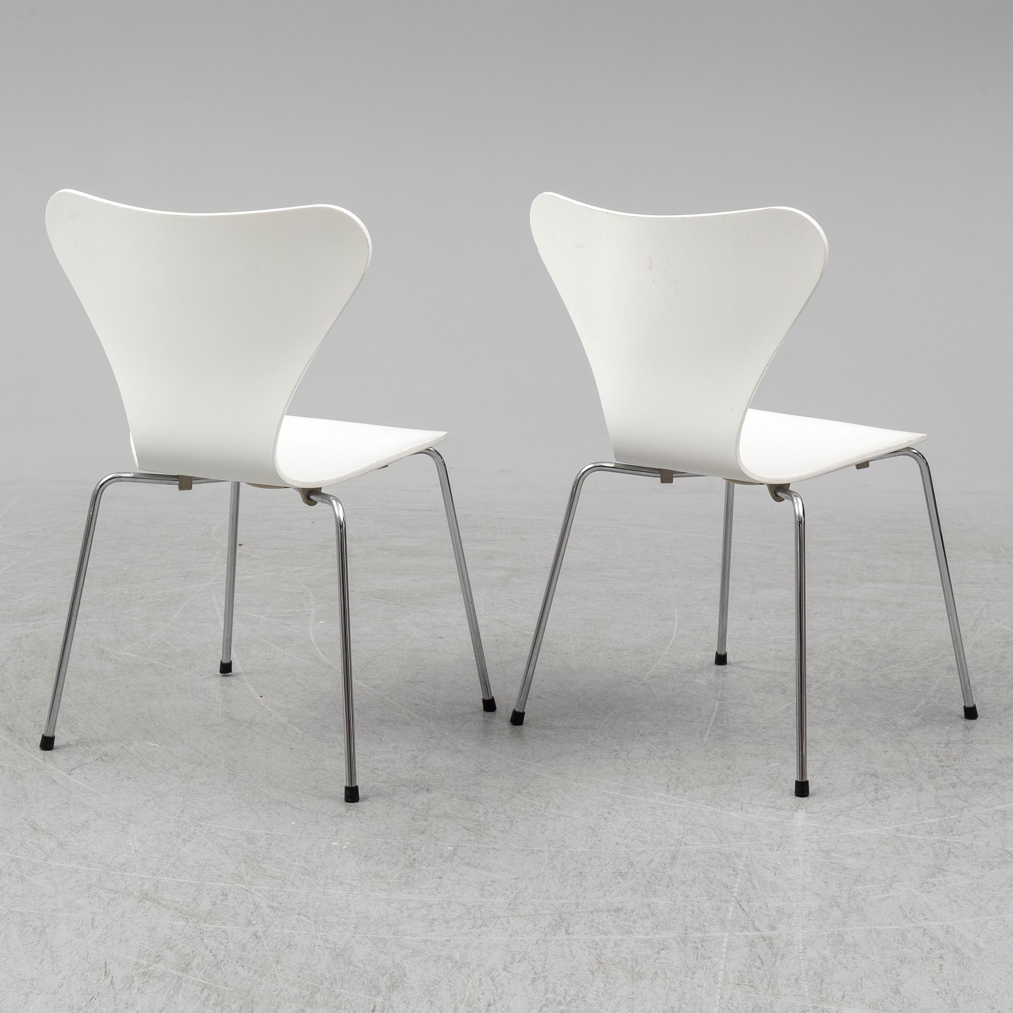 ARNE JACOBSEN, a set of six Sjuan chairs, Fritz Hansen, Denmark 1992.