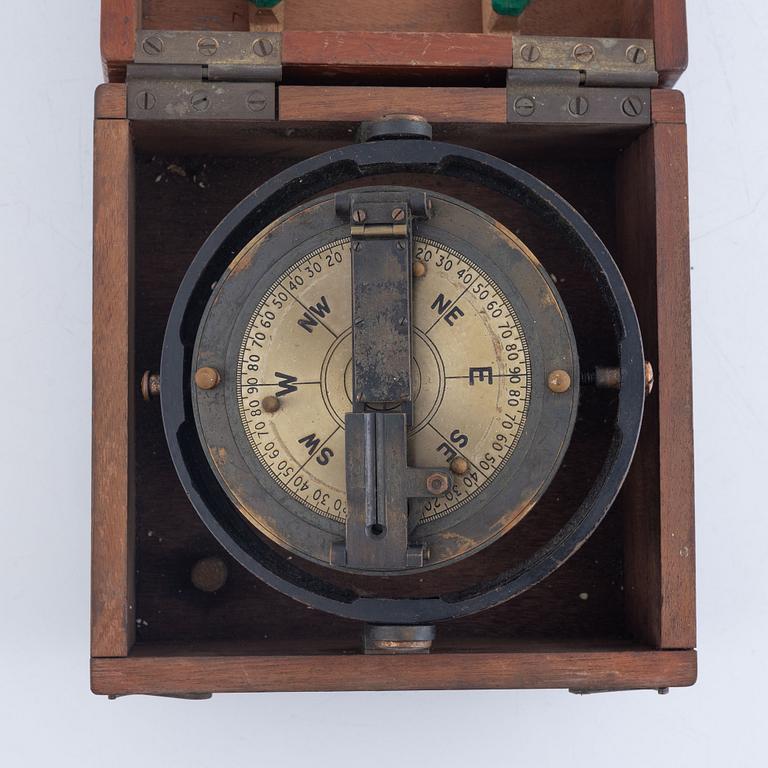 A compass, first half of the 20th Century.