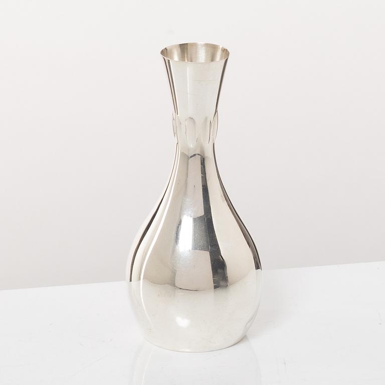 A German sterling silver vase, mark of Wilhelm Binder, 20th century.