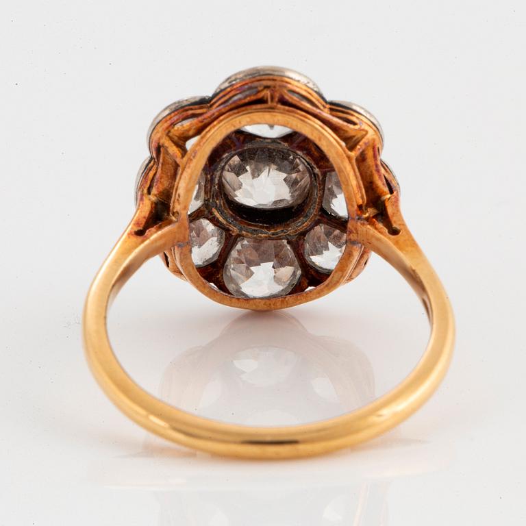 Ring 18K guld med gammalslipade diamanter.