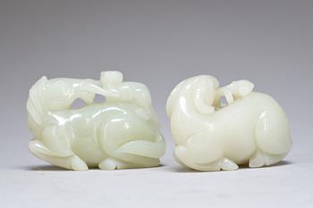 FIGURINER, 2 st, nefrit, Kina.