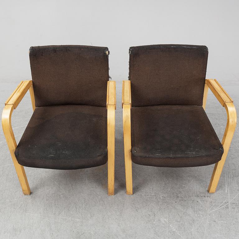 ALVAR AALTO, soffbord, björk samt karmstolar ett par, modell 46, Artek.