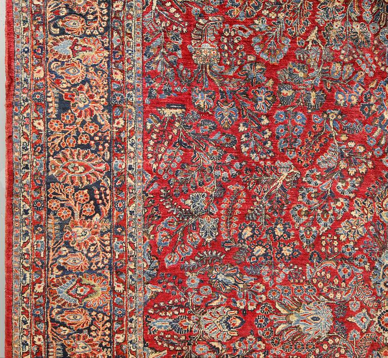 A semi-antique so called American Sarouk carpet, c. 450 x 303 cm.