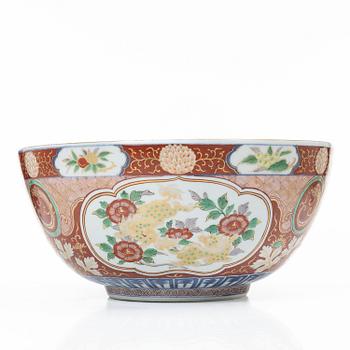 A large Japanese imari porcelain punch bowl, 19th century.
