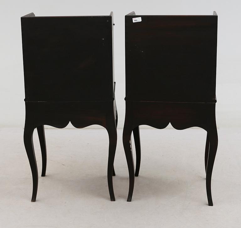 SÄNGBORD, 1 par, rokokostil, för Nationalmuseum, 1900-talets andra hälft.