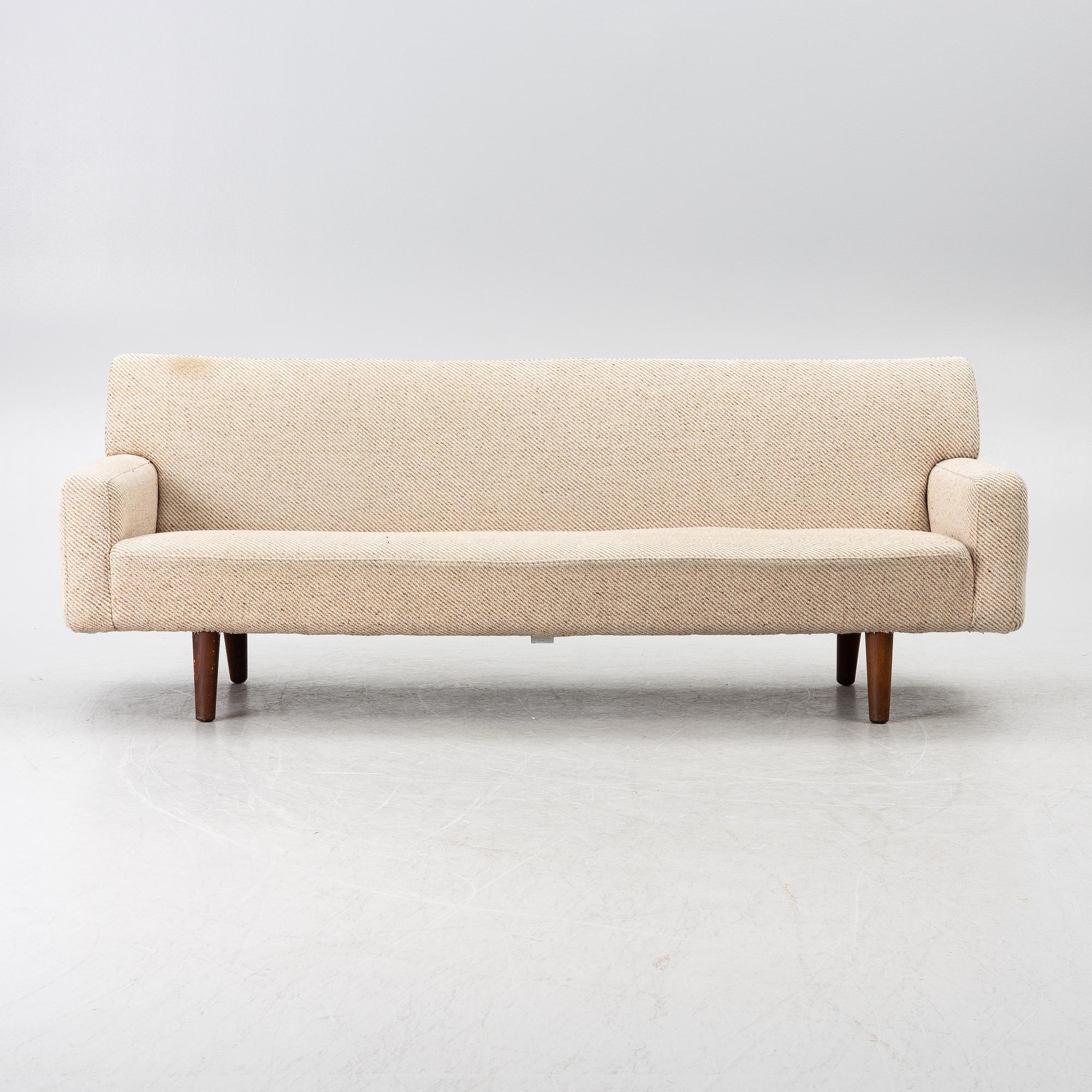 Hans J. Wegner, sofa, "AP-33", mid-20th century.