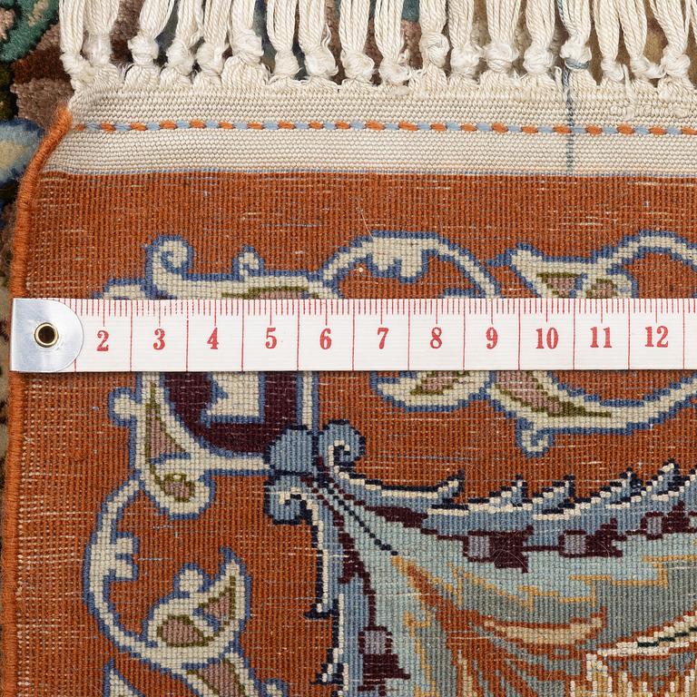 A part silk Isfahan rug, Central Persia (Iran), signed 163 x 108 cm.