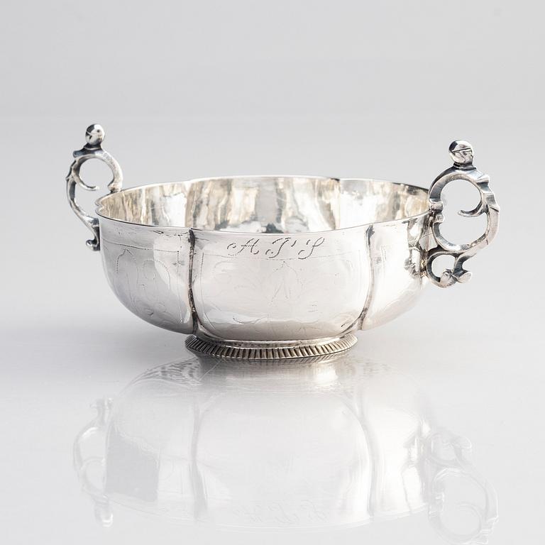 A Swedish 18th century silver brandy-bowl, mark of Peter Biörkman, Karlskrona 1782.