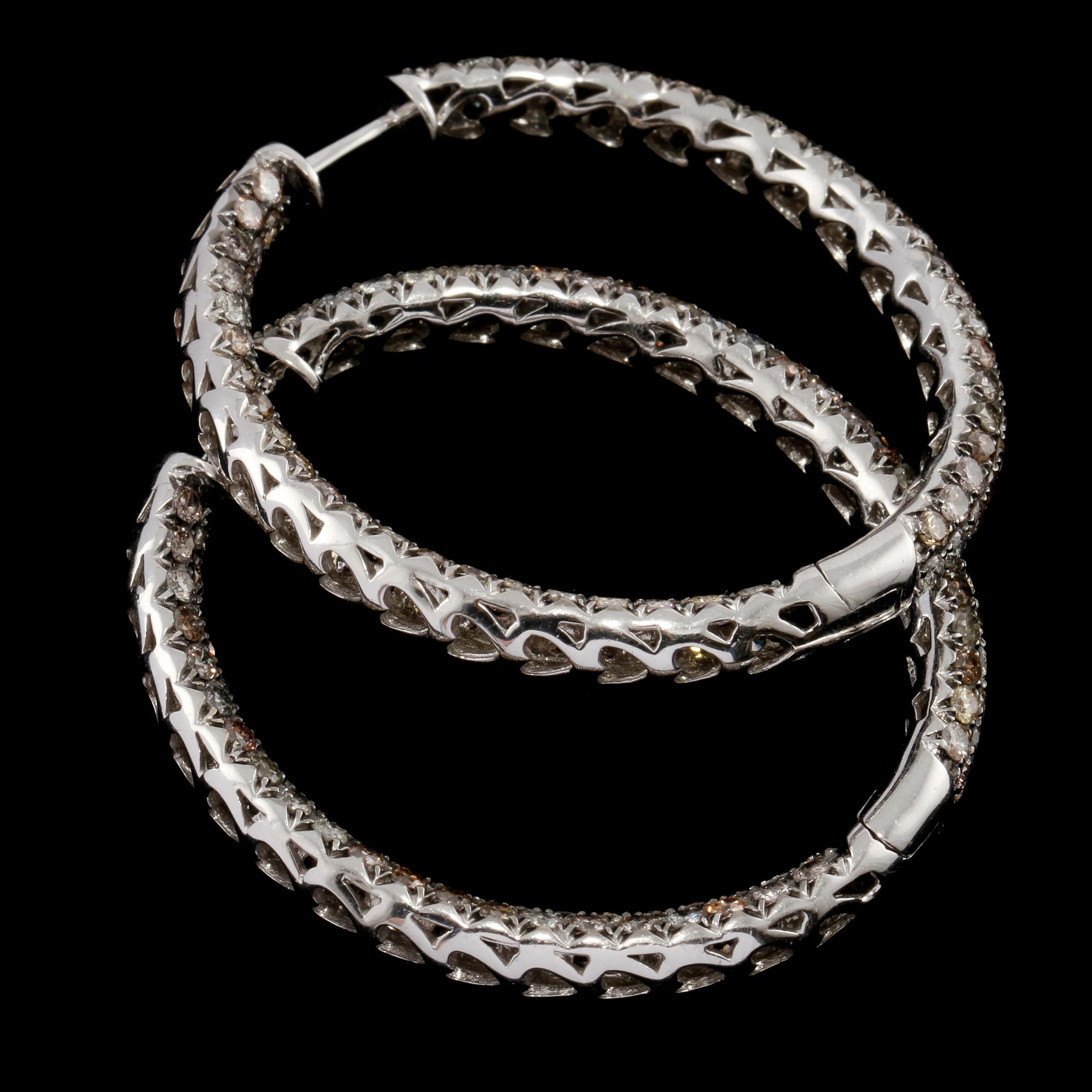 ÖRHÄNGEN, ett par, 18k vitguld med briljantslipade diamanter, totalt 7.44 ct. Vikt 15 g.