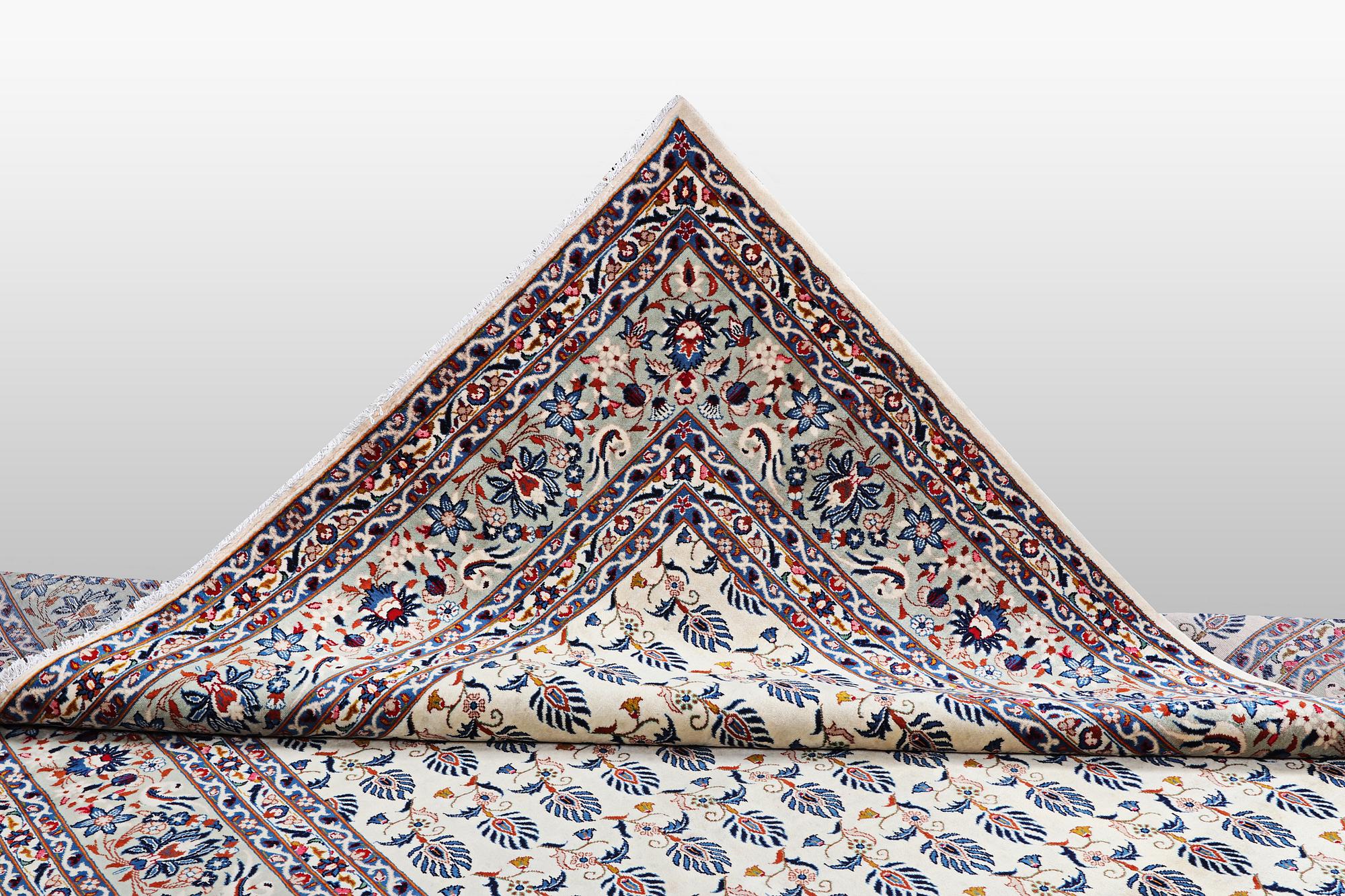 A carpet, Kashan, ca 417 x 300 cm.
