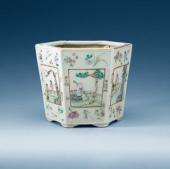 1525. A famille rose flower pot, Qing dynasty, 19th Century.