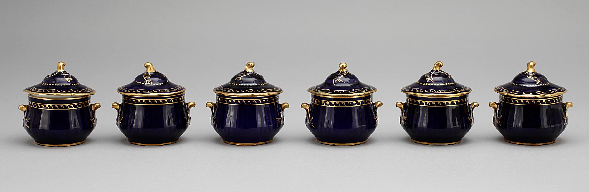 CREMEKOPPAR, 6 st, porslin, Limoges, Frankrike, 1900-tal.