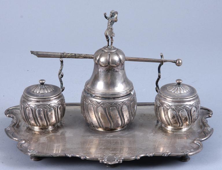 SKRIVBORDSUPPSATS, silver, Karlshamn, 1853, vikt ca 680 g.