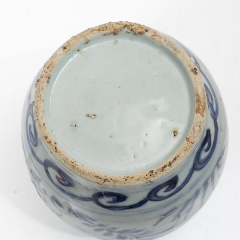 A Chinese blue and white porcelain jar, Ming dynasty (1368-1644) or later.