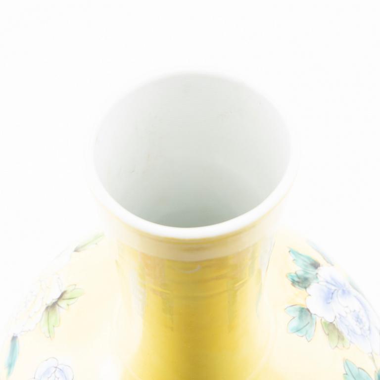 Vase, China 20th century porcelain.