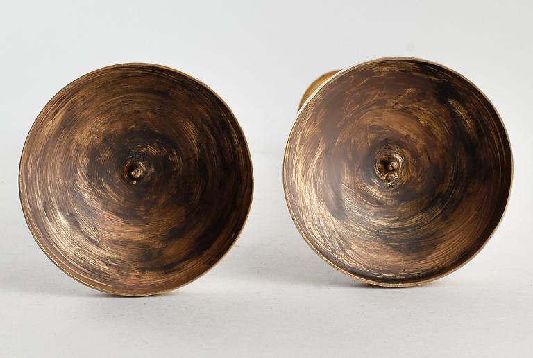 LJUSSTAKAR, 1 par, förgylld brons, senempire, 1800-talets första hälft.