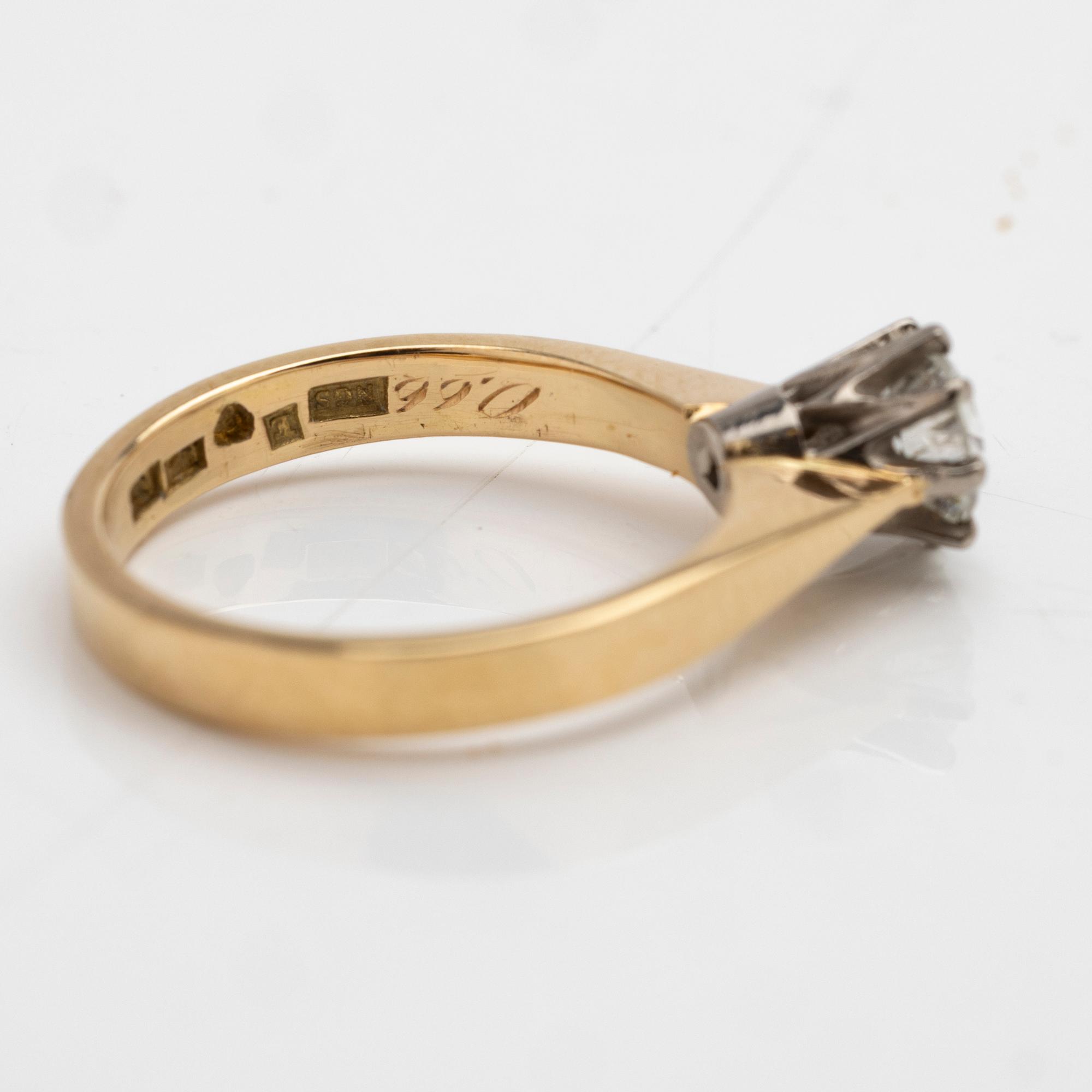 Lars-Erik Nilsson, 18K gold solitaire ring with a diamond, Ängelholm 1990.