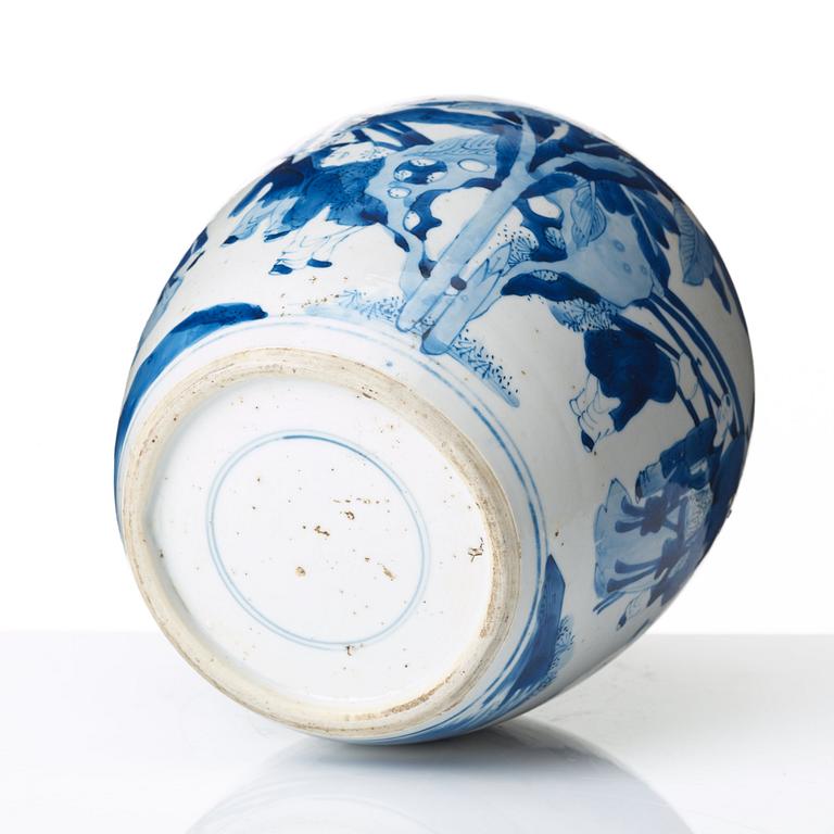 A blue and white jar, Qing dynasty, Kangxi (1662-1722).