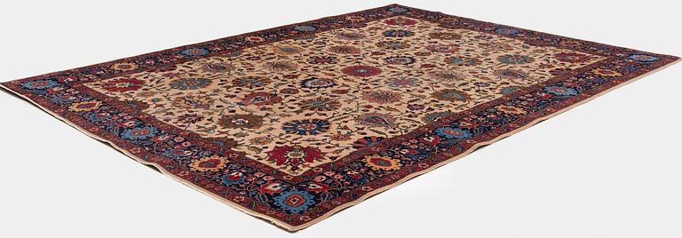 Matta, antik Täbris, Nordvästra Persien, ca 370 x 277 cm.