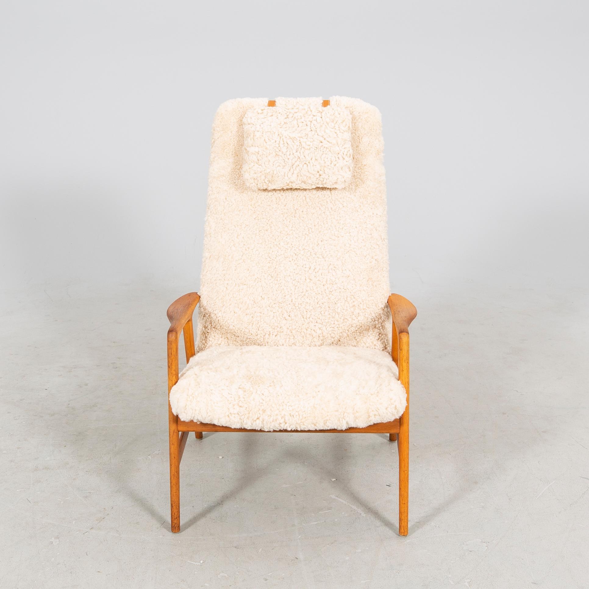 An Alf Svensson Contour-Set 327 sheepskin armchair.