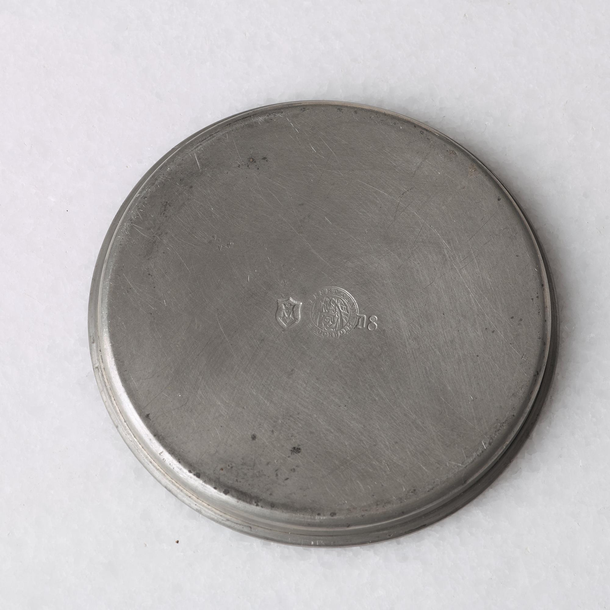 Firma Svenskt Tenn, Anna Petrus & Estrid Ericson, a pewter and brass box, a dish and a jar with cover, Stockholm 1927, 1930 and 1959.