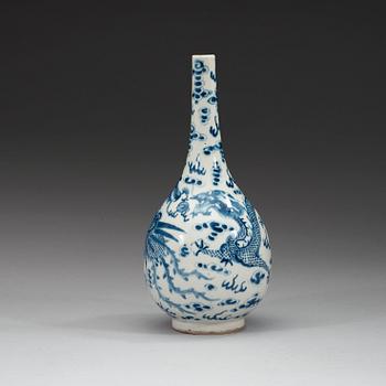 A blue and white flask, Qing dynasty, 19th century.