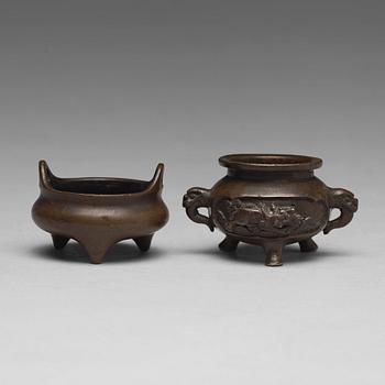 A pair of miniatyre censers, Qing dynasty, 19th Century.