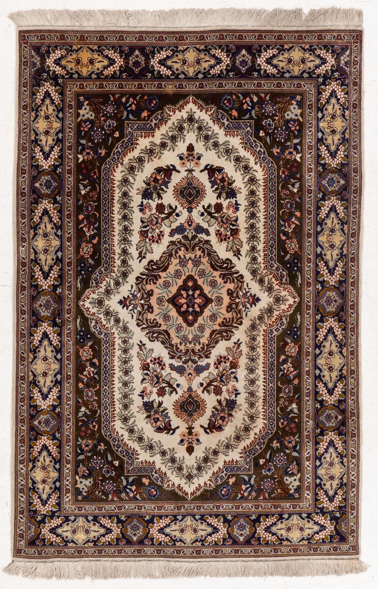 A Tabriz rug, c. 155 x 102 cm.