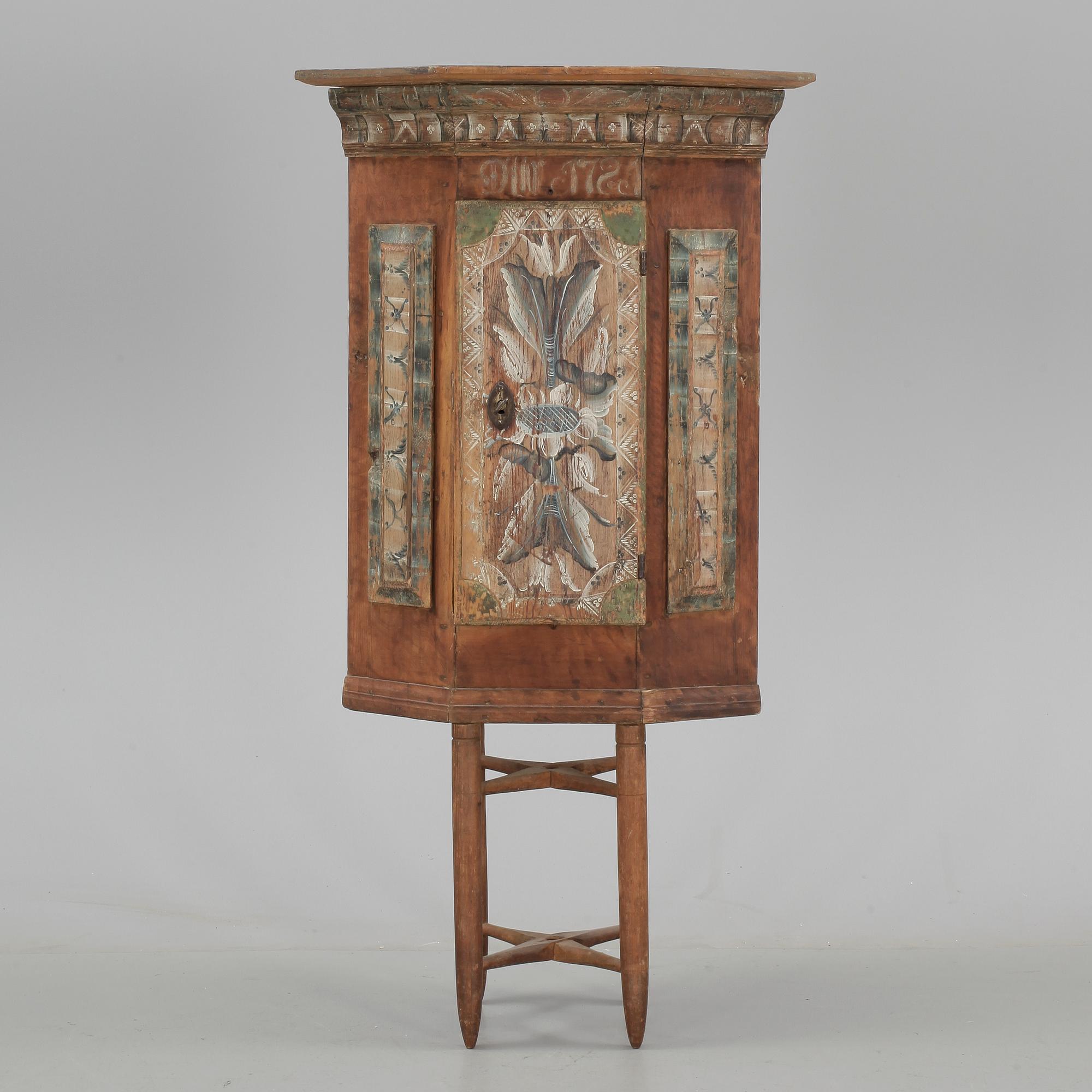 HÖRNSKÅP, Allmoge, daterad 1781.