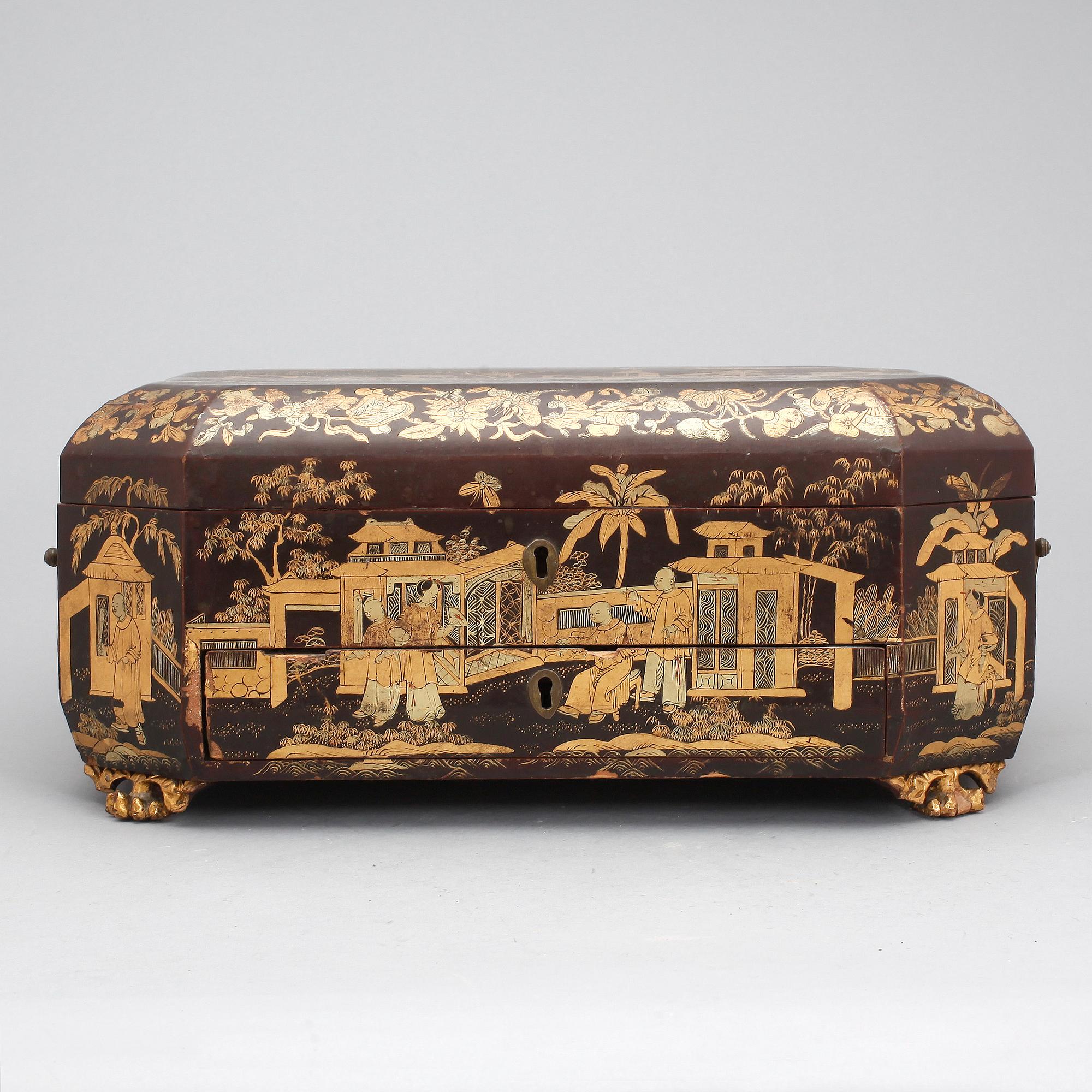 SCHATULL, lackerat trä. Qing dynastin, 1800-tal.