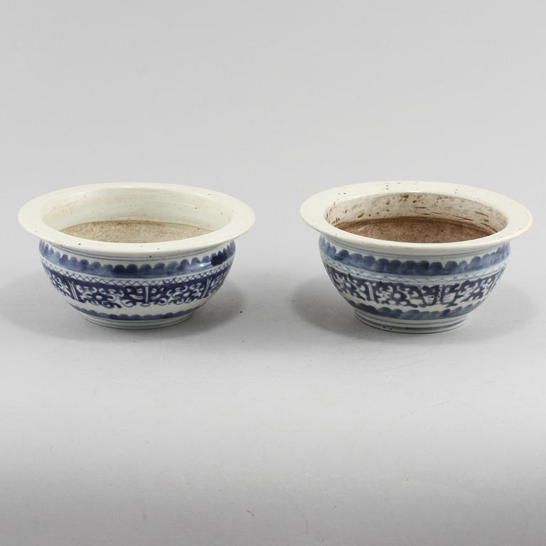 YTTERFODER, 2 st, porslin, Kina, 1900-tal.