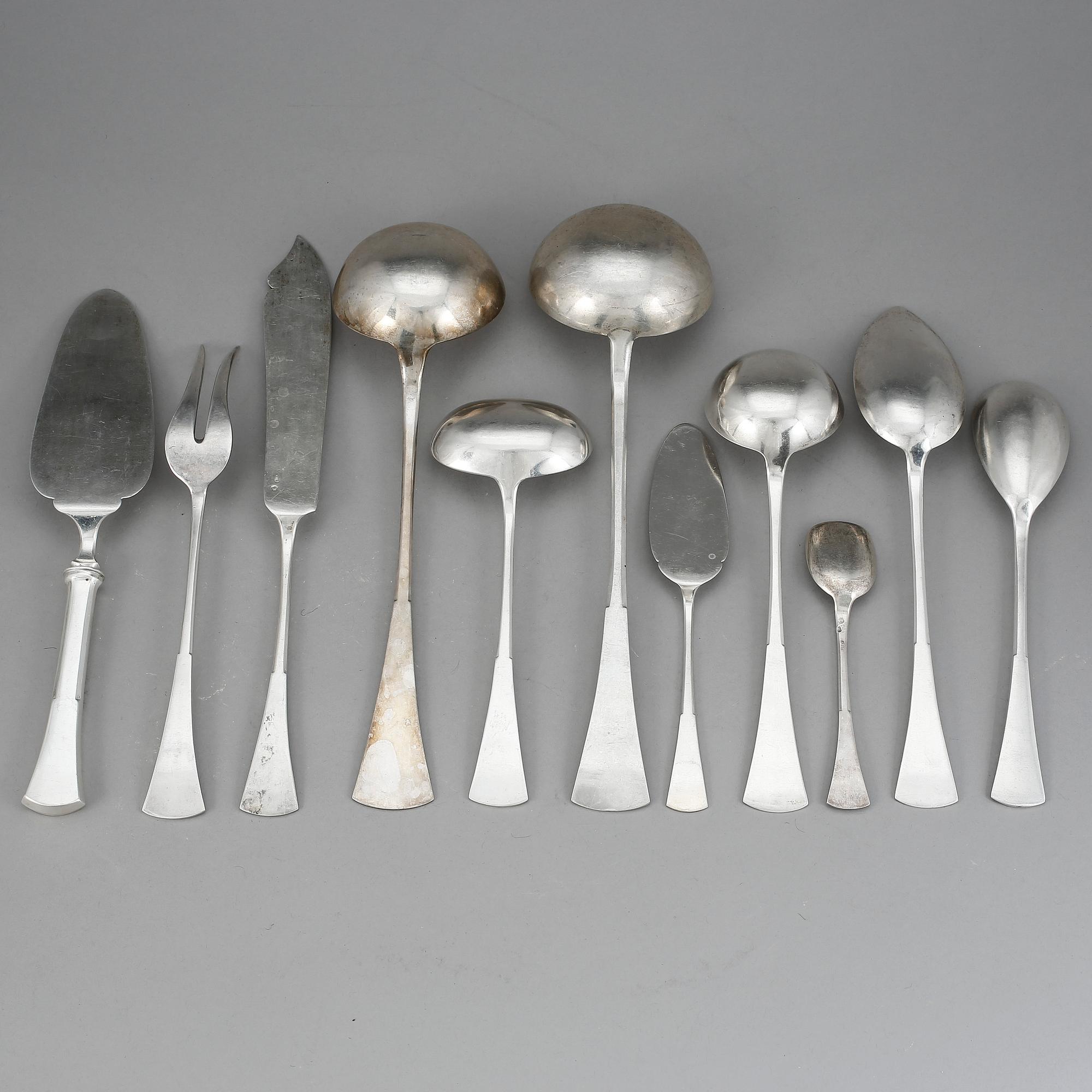 BESTICKSERVIS, 124 delar, silver, bla Österrike-Ungern 1872-1922 och Ungern 1937-1965. Total vikt ca 6841 gram.