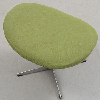 A Arne Jacobsen "Svanen" armchair and stool, second half of the 20th century.