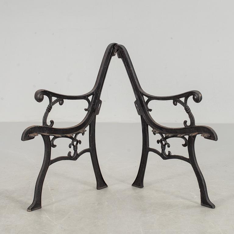 SOFFGAVLAR, ett par, gjutjärn, 2000-tal.