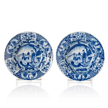 1156. A pair of blue and white Kangxi style dishes, 19th Century.