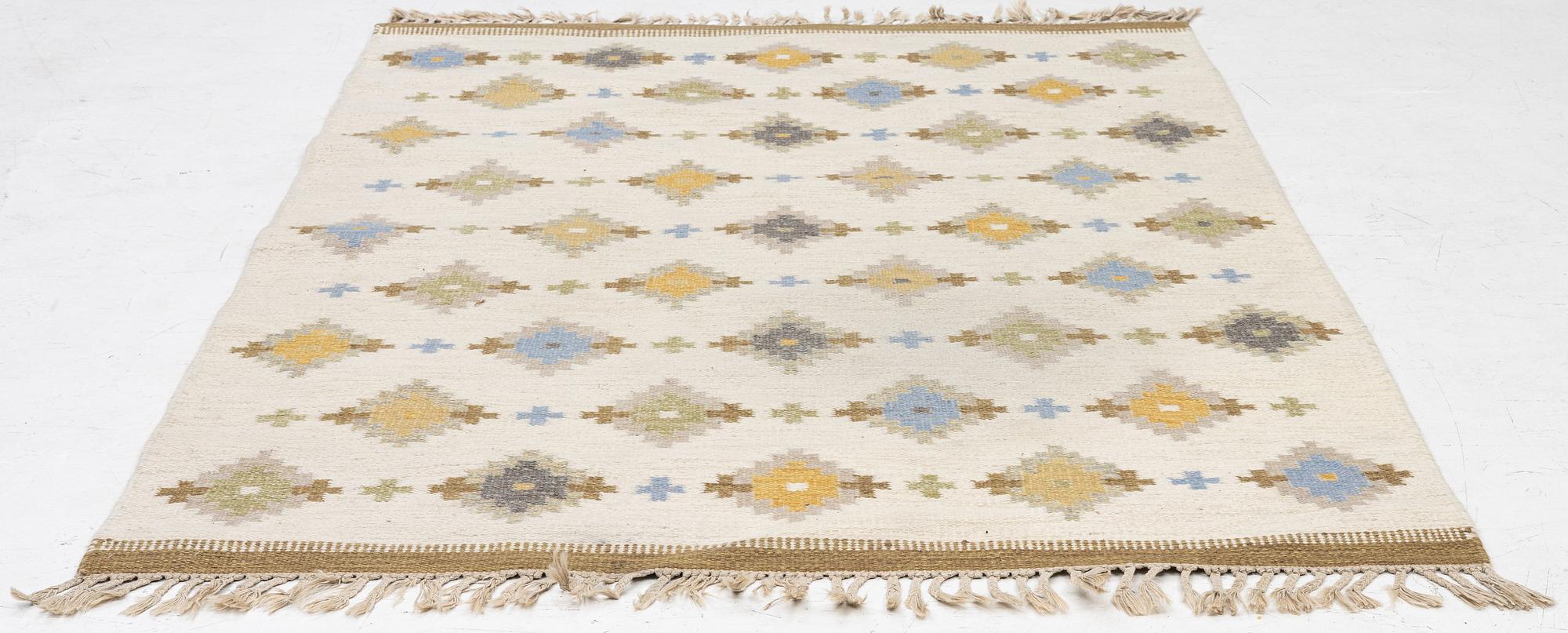 A fat weave rug, c. 200 x 140 cm.