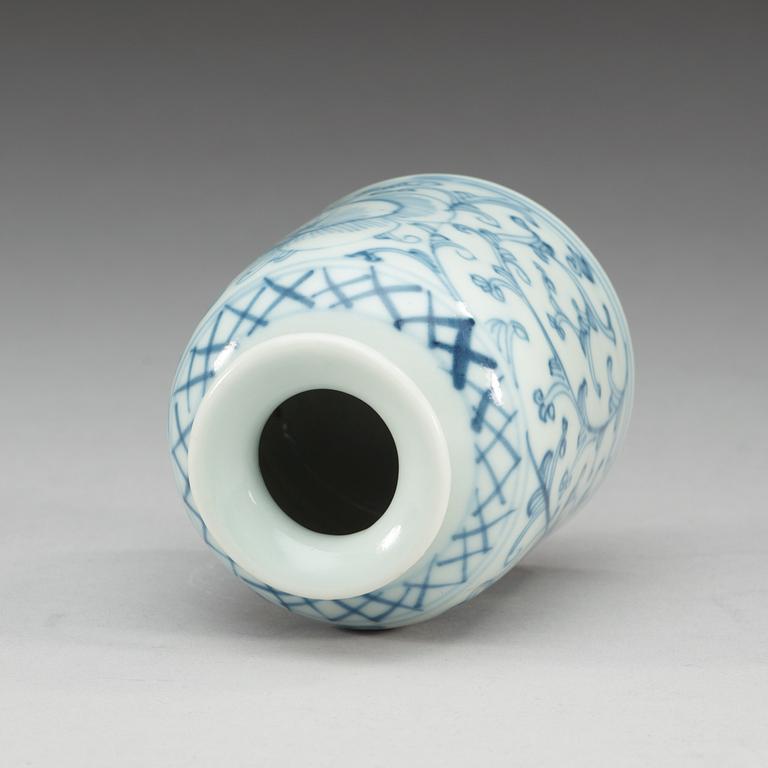 A blue and white brush washer, Qing dynasty, Tongzhi (1862-74).