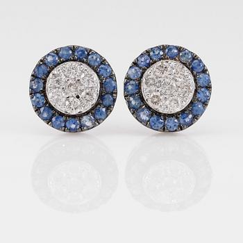 ÖRHÄNGEN, 1 par, 18K vitguld, diamanter tot ca 0.28 ct. och safirer tot ca 0.42 ct.