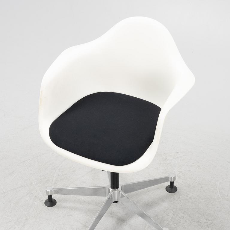 Charles & Ray Eames, a 'PACC' chair, Vitra.