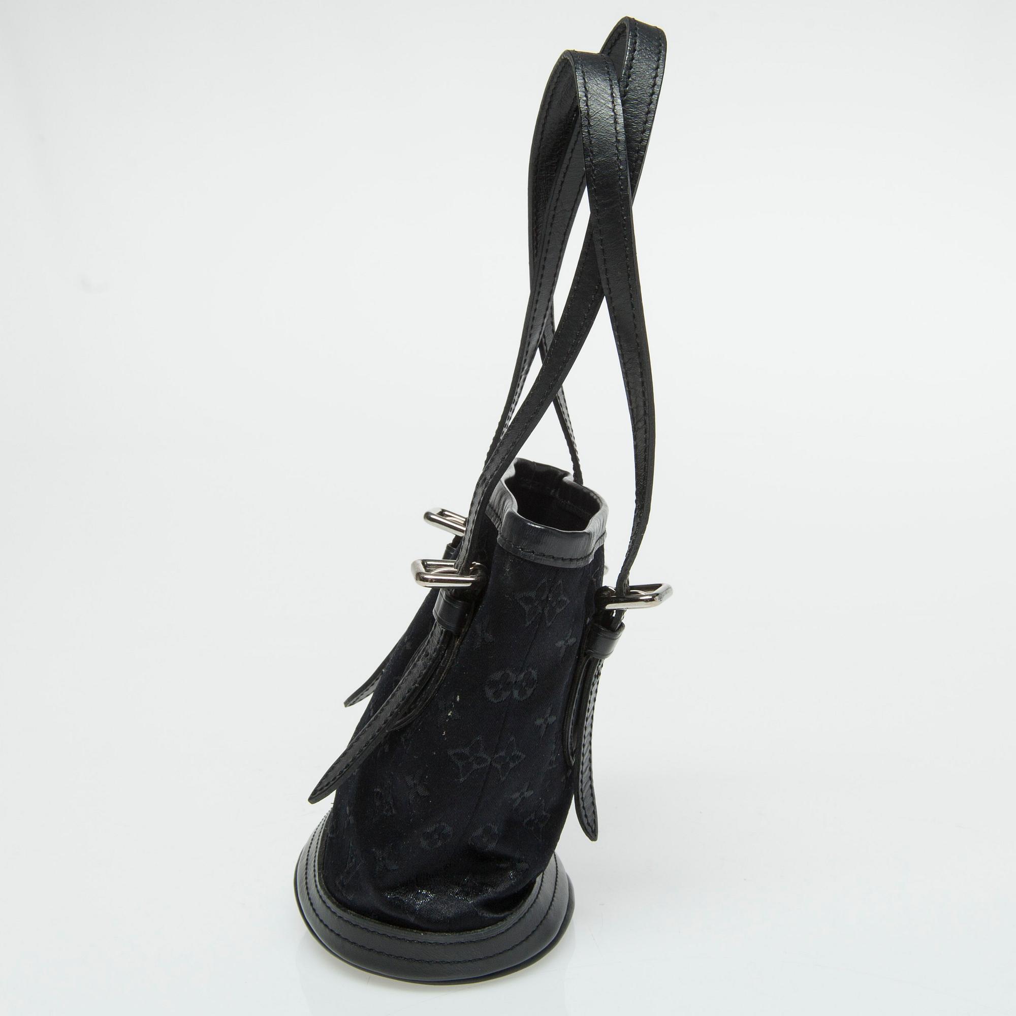 VÄSKA, "Satin Mini Bucket", Louis Vuitton.