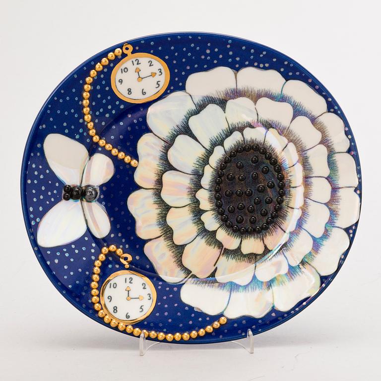 BIRGER KAIPIAINEN, a ceramic decorative dish signed Birger Kaipiainen, Arabia, Finland.