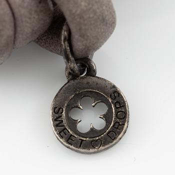 Ole Lyynggard, Charlotte Lynggaard, armband, lädderrem med berlocker, "sweet drops",.
