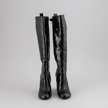 LOUIS VUITTON, a pair of letaher boots, size 37.