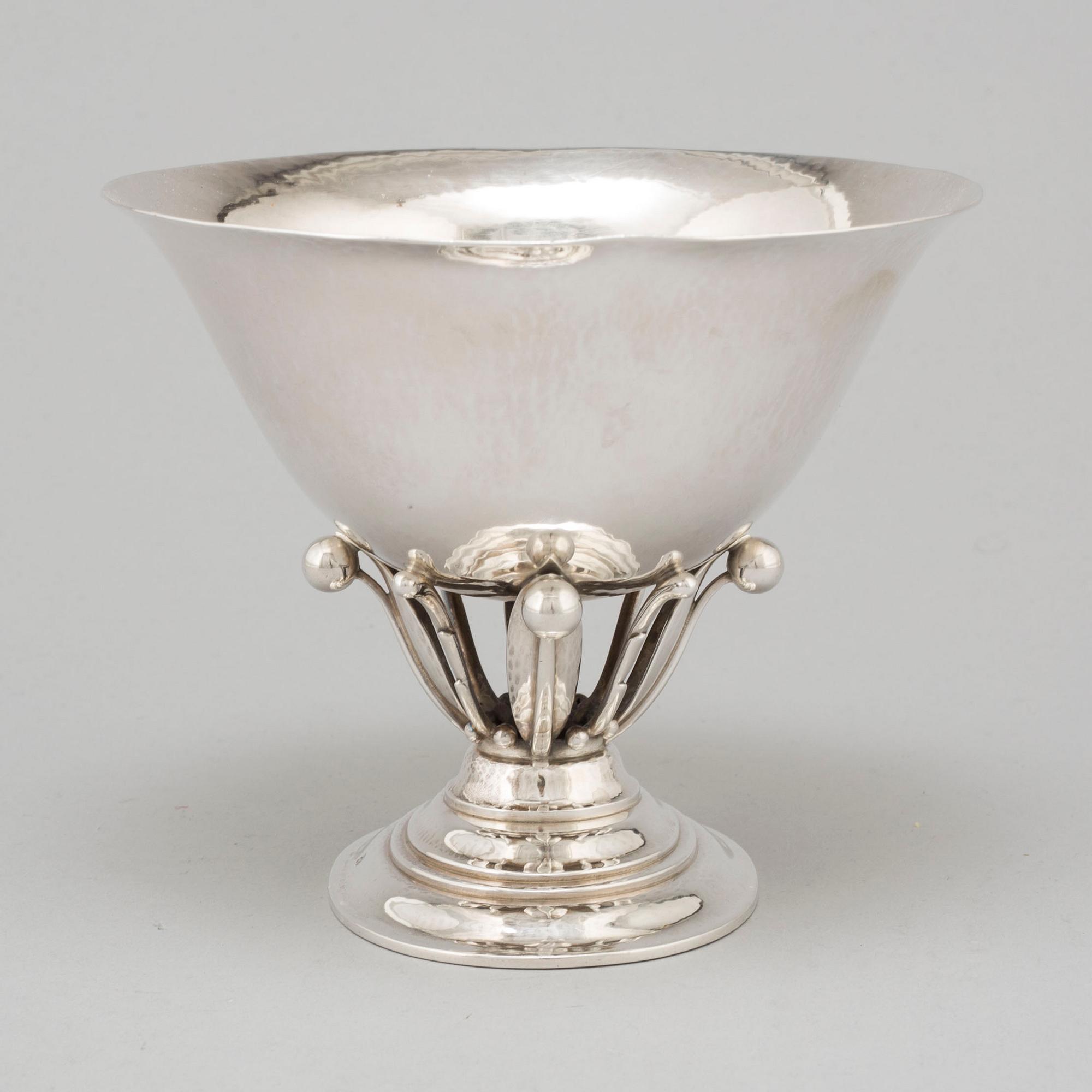JOHAN ROHDE, skål på fot, sterling silver, Georg Jensen, Danmark, 1925-32.
